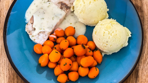 Gestoofde Vis, Hollandaisesaus met worteltjes/peterselie en aardappelpuree